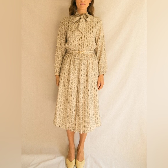 Vintage Dresses & Skirts - 70's Neck Bow Dress